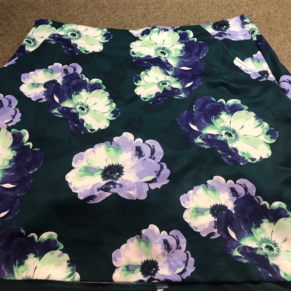 🆕 Lady Hagen Magnolia Golf Skort, Emerald Floral - Picture 3 of 5